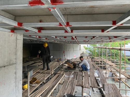 南园较新工程进度周报 1 楼入户大堂护墙板安装完毕